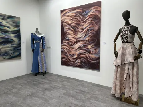 ▲「ERIKA CHUNG 紐約時尚特展」於即日起至10月4日在高雄 Le Mont Art Space 登場，開放民眾免費進場體驗國際級時裝魅力。（圖／ERIKA CHUNG提供）