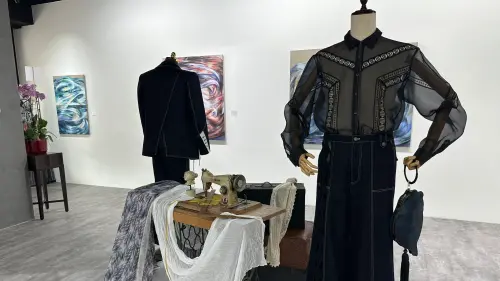 ▲「ERIKA CHUNG 紐約時尚特展」於即日起至10月4日在 Le Mont Art Space 登場，現場完整展出紐約發表之訂製服裝、秀場影音及創作幕後紀錄。（圖／ERIKA CHUNG提供）