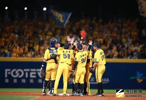 兄弟上、下半季差在哪？謝岱穎點出逆襲關鍵：世代交替+牛棚回穩