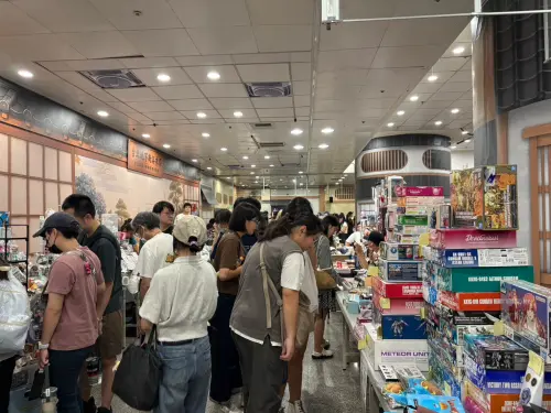 地下街《漫漫玩第十二回合》實逛心得！百元周邊、千元模型包山包