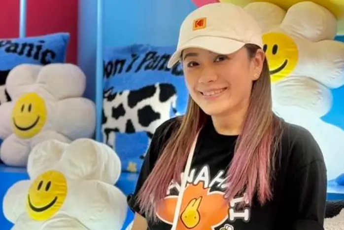 ▲柯以柔離婚後淡出演藝圈，昨（3）日發文慶47歲生日，真面目全曝光，還自嘲：「看見白髮、多了皺紋」。（圖／翻攝自柯以柔IG@keyirou1003）