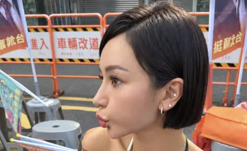 梁云菲是沈伯洋後援會顧問！現身造勢活動　秀VIP貴賓證