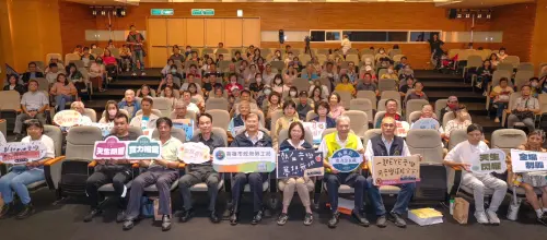 ▲高雄市政府勞工局舉辦絕色音感視障藝人音樂競賽，有社會局局長蔡宛芬、各社福與工會團體及大力支持庇護商品的熱心企業代表與會，以提升競賽的專業度與公信力。(圖／高雄市政府勞工局提供)