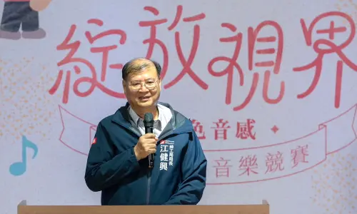 ▲高雄市政府勞工局局長江健興致詞。(圖／高雄市政府勞工局提供)