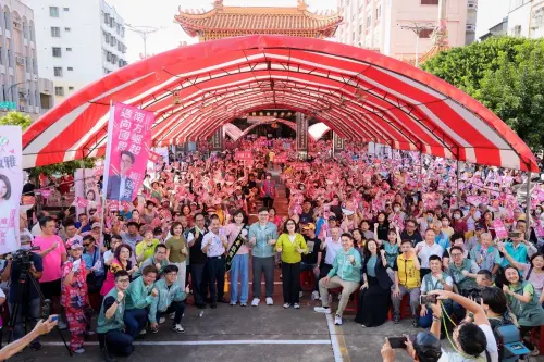 前鎮小港民進黨唯一女力黃敬雅競總成立　8席立委逾三千鄉親力挺