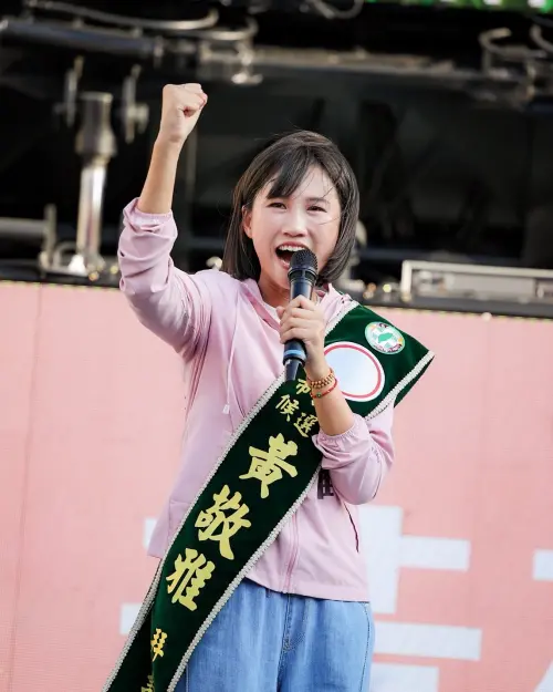 ▲黃敬雅神情嚴肅地鄭重澄清近期基層盛傳「敬雅有婦女保障名額，穩當選」的耳語分票說法。（圖／市議員候選人黃敬雅提供）