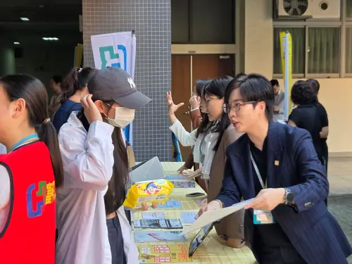 ▲富邦人壽業務通路處、人力資源處及銀保法金處與高雄科技大學學生進行職涯交流。（圖／富邦人壽提供）
