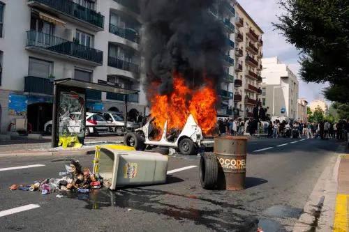 ▲隨著法國學生抗議規模擴大，部分地區逐漸演變成暴力衝突。（圖／美聯社／達志影像）