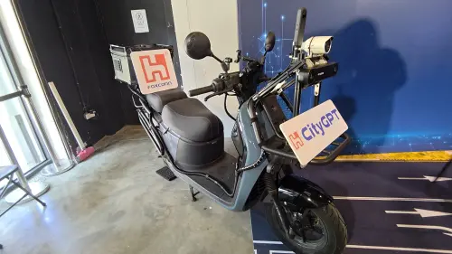 ▲此次發表的「RSI智慧道路安全檢查」利用搭載影像與定位感測設備的巡航車輛，從駕駛人視角蒐集路口資訊，再依道路安全檢查項目輔助判讀。（圖／高市府交通局提供）