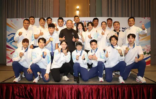 宏道基金會亞運慶功！王冠閎、林郁婷金牌獎金50萬　18人登頒獎台