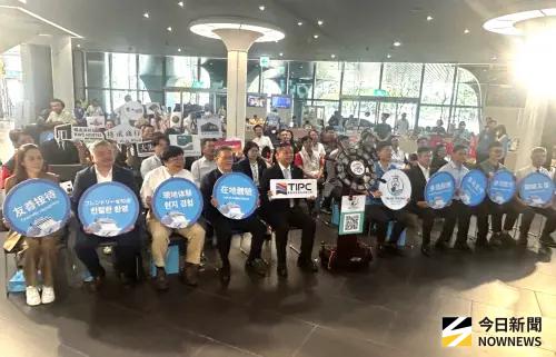 ▲高雄市政府海洋局與台灣港務公司共同舉辦2026高雄郵輪友善店家發布會，有旅遊業者和遊輪友善商家代表與會。(圖／記者黃守作攝，2026.10.05)