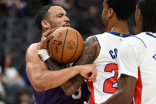 影／NBA熱身賽就有大場面！布魯克斯遭柯林斯鎖喉　雙方爆發衝突