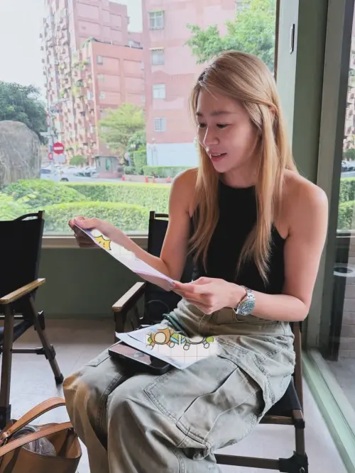 ▲張棋惠（如圖）坦言因過去一度離開演藝圈在PUB駐唱，因月收不到一萬元，再加上沒存款，導致完全沒辦法辦卡，讓她下定決心要努力賺錢。（圖／張棋惠臉書）