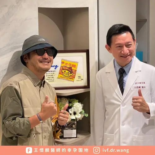 ▲童星王懷麟（右）長大後轉行並成為帥氣的婦產科醫師，左為男星KID。（圖／臉書粉專「王懷麟醫師的幸孕園地」）