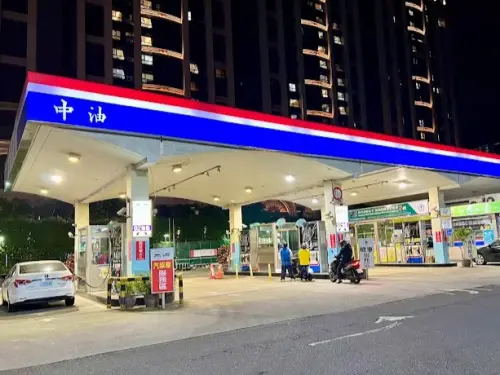 ▲台灣中油新莊站開出1000萬統一發票。（圖／取自Google地圖）
