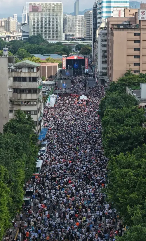 ▲「洋流」塞爆北平東路。（圖／沈伯洋辦公室提供）