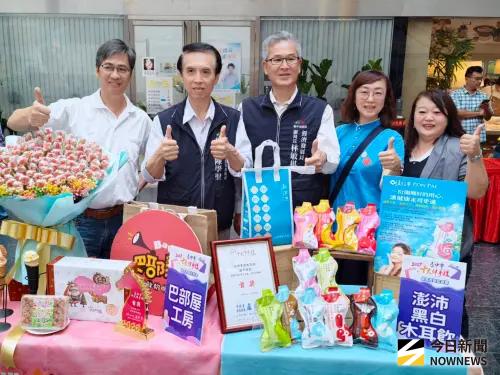 ▲第18屆台中市十大伴手禮評選開跑，包括古典玫瑰園、七個小日子及巴部屋工坊等上屆首獎品牌，今天熱情參加宣布會。（圖／記者金武鳳攝，2026.10.6)