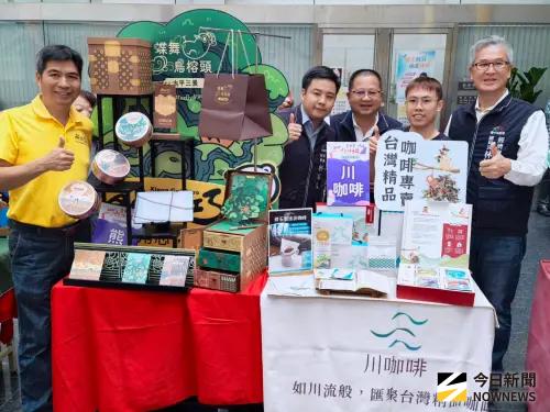▲第18屆台中市十大伴手禮評選開跑，包括熊介巧、川咖啡 、梨子及七個小日子等上屆首獎品牌，今天熱情參加宣布會。（圖／記者金武鳳攝，2026.10.6)