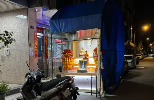 ▲有在地人透露，花店老闆平時其實人不錯，過去也曾為了方便鄰居，在店門口提供停車空間。但時間一久，卻經常有外來車輛長時間占用，導致真正前來消費的客人反而沒地方停。（圖／threads＠jimiwang90）