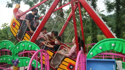 ▲竹山海盜村的遊樂設施相當多元，園區內還有著三層樓高的實景海盜船。（圖／翻攝海盜村臉書）