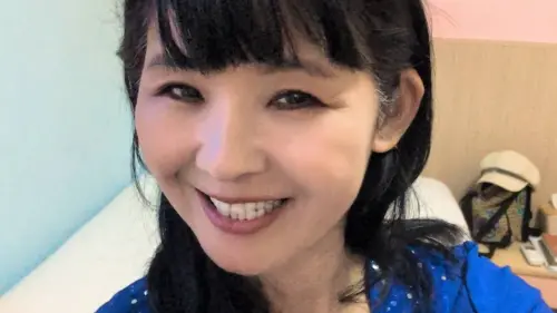 政治人物造勢御用主持！《大錢入港》李柔靜撈百萬　新黨藍白都愛
