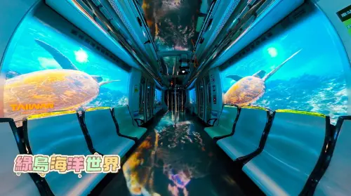 ▲「喔熊觀光號」沈浸式體驗列車，綠島海洋光影場景為輕軌旅程增添另一層驚喜。（圖／高市府捷運局提供）