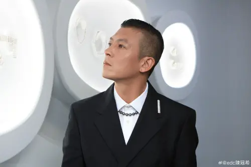 ▲余文樂和陳冠希（如圖）當年在頒獎禮後台上演「撞肩膀爆粗口」事件，衝突立刻引發熱議。（圖／陳冠希微博）