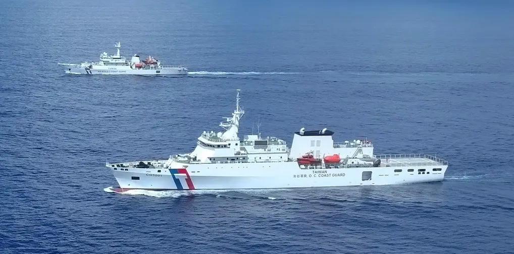 ▲海巡署嘉義艦與澎湖艦編隊航行。（圖／海巡署提供）