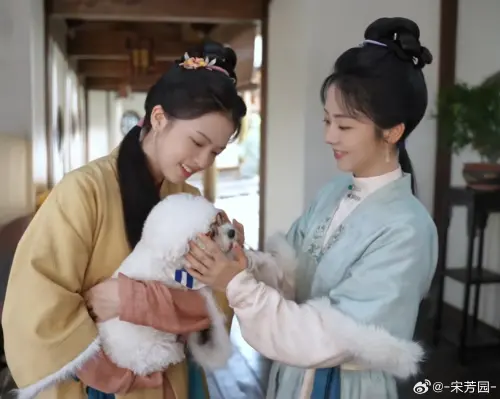 ▲宋芳園（左）與譚松韻（右）早在《以家人之名》就合作過，這次拍《蘭香如故》是二搭。（圖／翻攝自微博＠宋芳園）