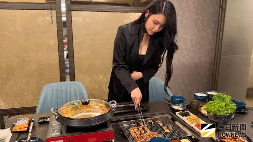 網紅「馬尾妹」楊宜庭跨足餐飲打造「大王烤鰻魚」推韓式包菜吃法