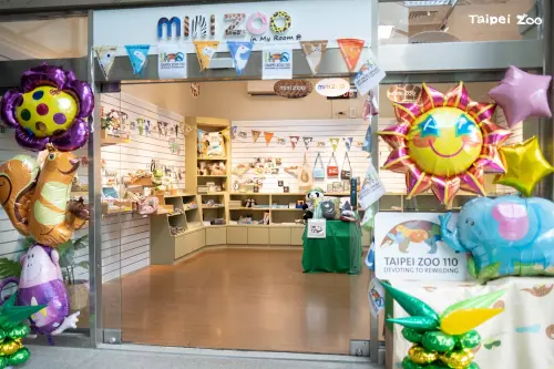▲台北市立動物園自2024年1月1日起，在教育中心入口旁推出「Mini Zoo In My Room」文創小舖。（圖／北市動物園）