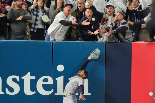 為何洋基追平轟變二壘安打？MLB官方還原內幕：沒出牆、不能接殺