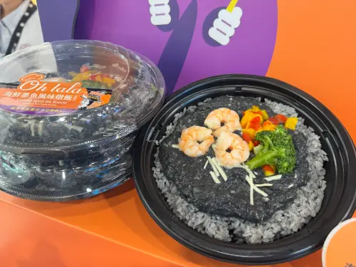 ▲Ohlala海鮮墨魚風味燉飯，售價109元。（圖／記者鍾怡婷攝）
