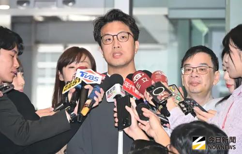 游錫堃酸蔣萬安「認養阿公」　沈伯洋：希望專注討論政見