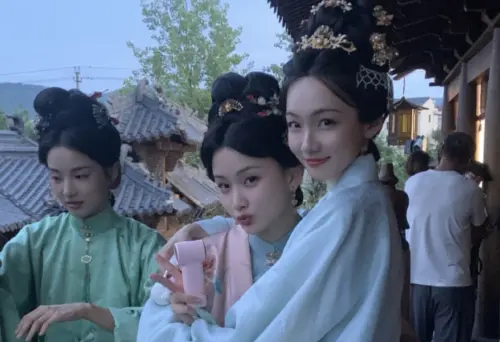 女演員都好貴氣？《蘭香如故》三妹妹揭翹腳私照：跟黑幫一樣