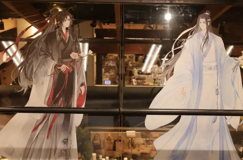 《魔道祖師》快閃店開幕！魏無羨、藍忘機現身西門　百款周邊開賣