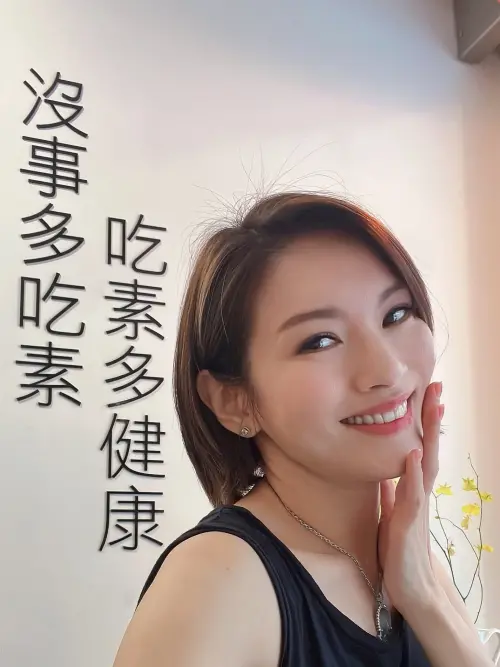 ▲林佳儀恢單後獨自撫養2名女兒，並積極發展中藥膳食養生事業，重新活出自我。（圖／林佳儀臉書）