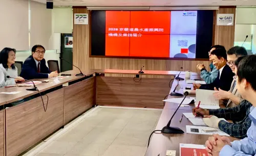 ▲台南市長黃偉哲與韓國京畿道農水產振興院交流農產行銷推廣的經驗。(圖／南市府堤供)