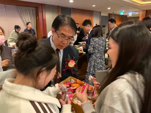 ▲ 台南市長黃偉哲熱情邀請韓國朋友品嘗台南好滋味。（圖／南市府提供）