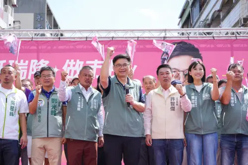 ▲ 大桂林後援會由會長呂炳融號召地方成立，出席者包括立委李昆澤、許智傑，市議員黃彥毓等人，以及高雄里長聯誼會總主席張宇讚更率領多位里長到場。（圖／翻攝畫面）