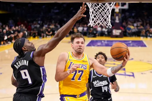 ▲湖人球星唐西奇（Luka Doncic）上一場對國王僅出賽25分鐘便攻下23分，逐漸找回新賽季進攻節奏。（圖／美聯社／達志影像）