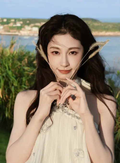 ▲張小婉出演過《逍遙》、《深情眼》、《墨雨雲間》等劇。（圖／翻攝自微博@張小婉）