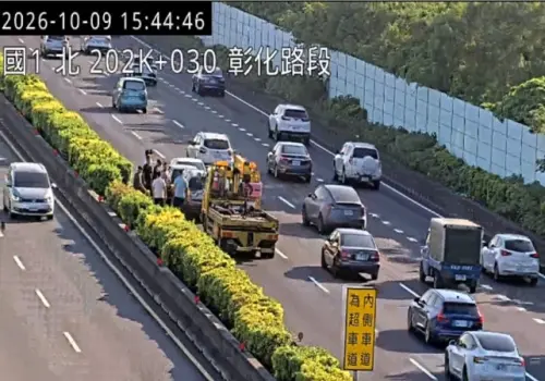 連假首日國道大致順暢、累積50起事故　明日下午國5高乘載管制