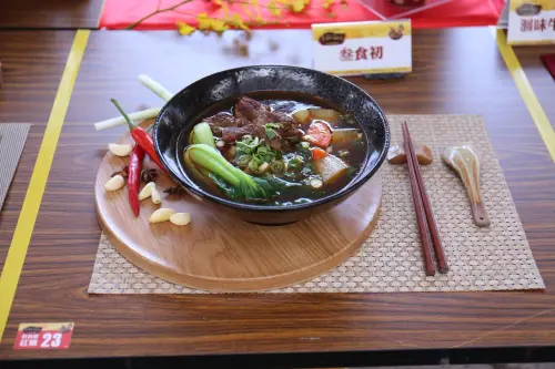 ▲2026臺北國際牛肉麵節」今日揭曉「鮮食組－紅燒」獲獎名單，台中「叁食初」奪金牌。（圖／主辦方提供）