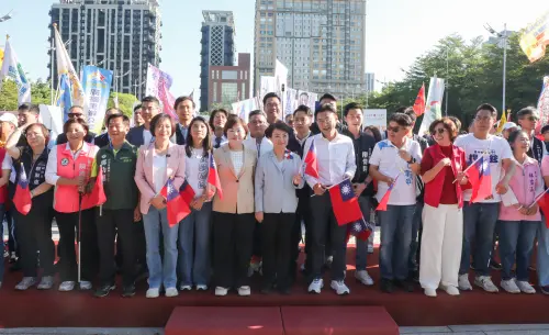 ▲台中市國慶升旗典禮，藍綠市長參選人皆到場。（圖／台中市政府提供，2026.10.10）