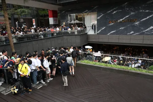 ▲台北限定「爆炸頭皮卡丘」開賣首日湧入大批粉絲。（圖／記者陳明安攝）