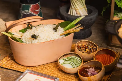 ▲台北君悅酒店buffet「凱菲屋」推出馬來西亞美食主題，包含「椰漿飯」這款馬來西亞國民美食。（圖／台北君悅提供）