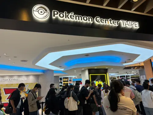 全台訓練家湧信義區！直擊寶可夢中心　沒整理券帶小孩照樣玩整天