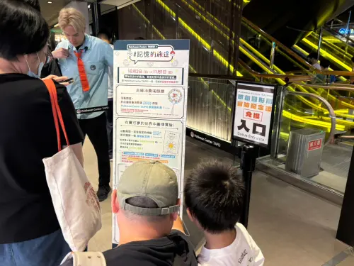 ▲現場提供 Pokégenic MAP 與館內活動資訊，方便訓練家一路從新光三越玩到信義區周邊。（圖／記者林若瑋攝）