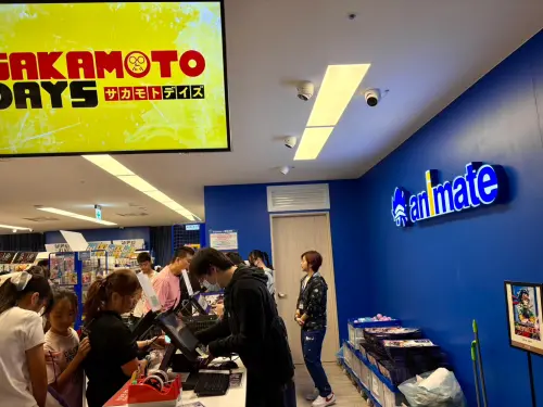 ▲animate 信義店以招牌藍色系打造店面，店內集結動漫、遊戲角色周邊及各式商品。（圖／記者林若瑋攝）